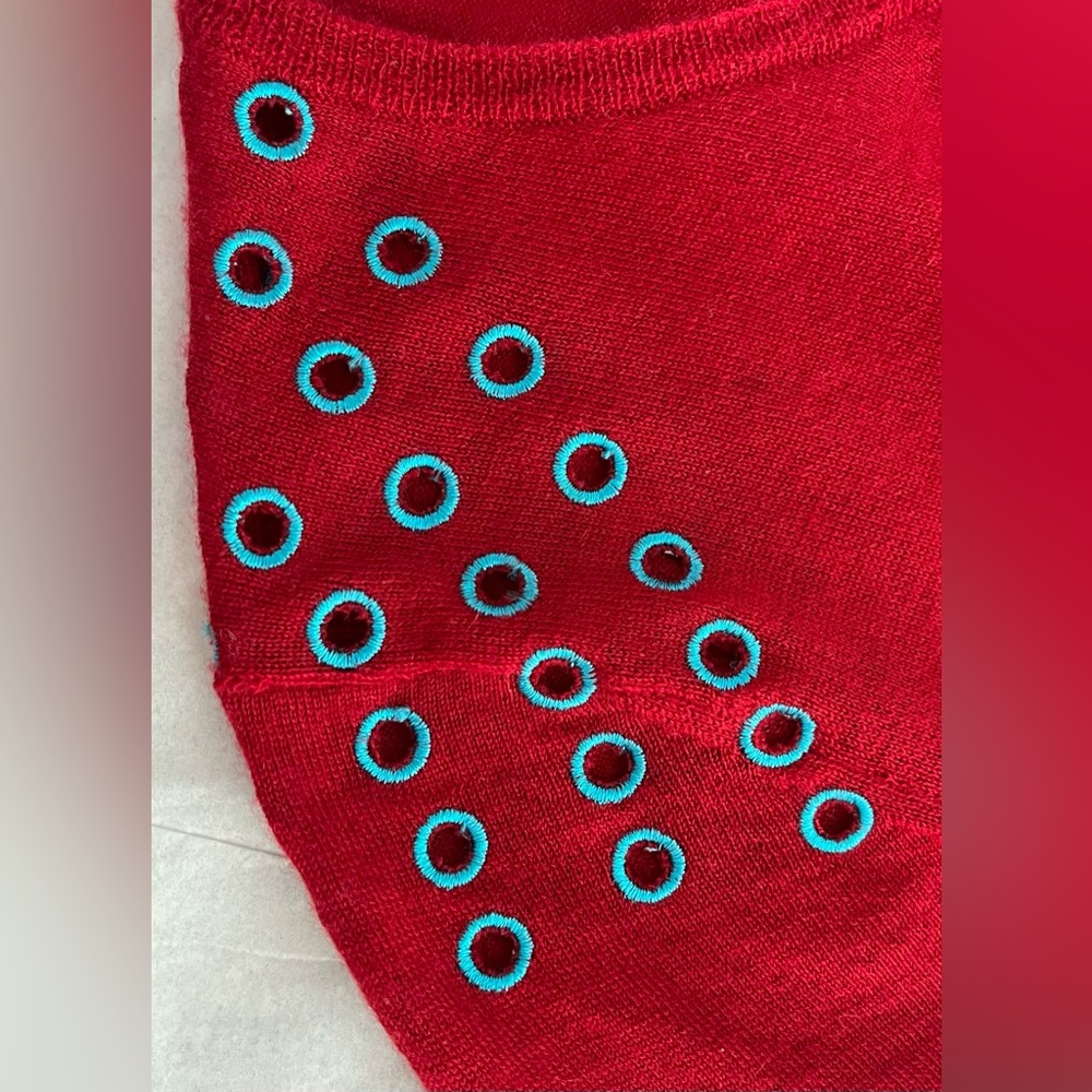 Rare CYNTHIA ROWLEY 100% Cashmere Sweater W/ Embroidered Shoulder Cutouts M Red - Picture 4 of 9